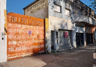 Deposito / Galpon  con local comercial en 2 plantas  a RECICLAR / se acepta propiedad por el 50% o vehiculos Valor Negociable Se escuchan Ofertas