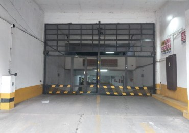 Cochera en edificio de cocheras Excelente Ubicacion amplia con ascensor buen radio de giro Valor Negociable se aceptan pesos