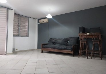 Departamento semipiso exclusivo  2 dormitorios al frente con balcon valor negociable Italia al 1600 semi amoblado 