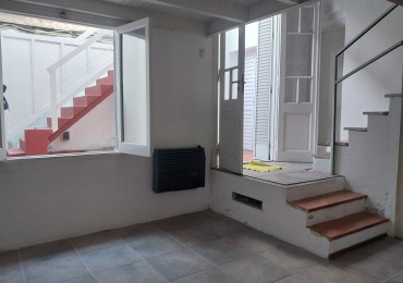 Departamento interno de pasillo estilo Loft sin expensas reciclado a nuevo barrio Abasto Mitre 2358