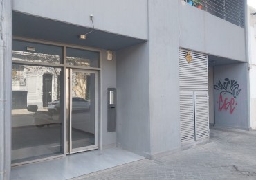 Departamento Semipiso de 2 dormitorios al frente con cochera semicubierta Barrio Abasto 