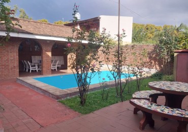 CASA AL FRENTE CON RETIRO DE JARDIN COCHERA PASANTE JARDIN PISICINA QUINCHO 2 DORMITORIOS
