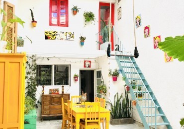 Casa en planta alta reciclada a nuevo de estilo artistico /  ideal para familia / estudio / emprendimientos - 320,78 m² - Barrio Abasto